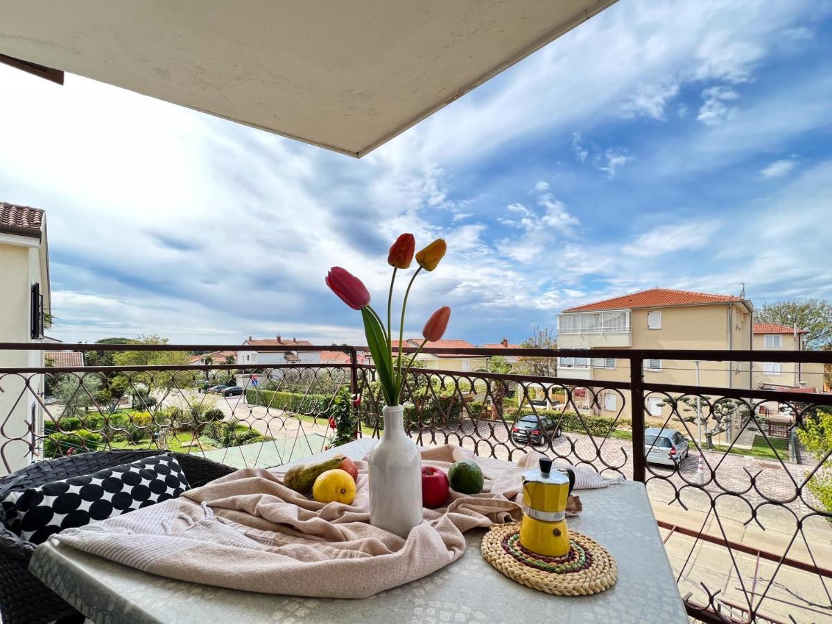 Apartments Valerian Novigrad  Exterior photo